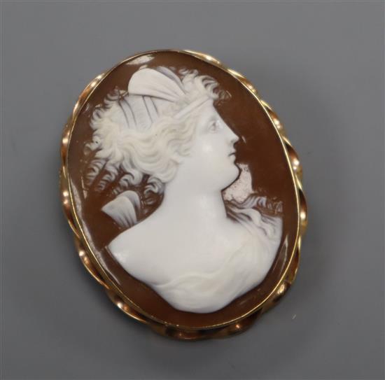 A 9ct mounted oval cameo brooch, carved with the bust of a lady to sinister, 41mm